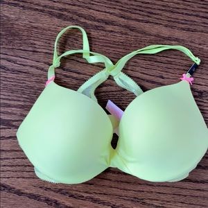Never worn size 32c Victoria’s Secret bra